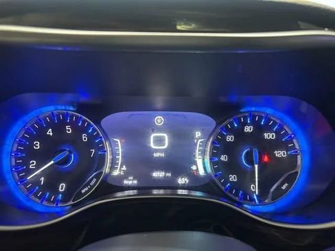 Used 2024 Chrysler Pacifica Limited FWD image 22