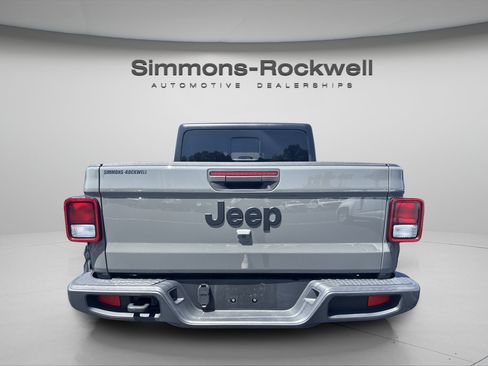 Used 2023 Jeep Gladiator Sport AWD/4WD image 3