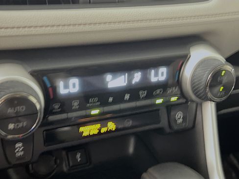 Used 2020 Toyota RAV4 XLE FWD image 26