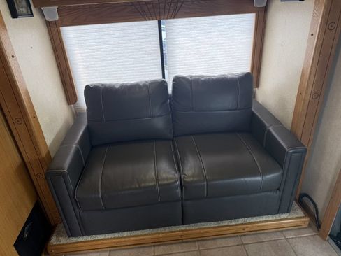 Used 2005 Ford E-350 and Econoline 350 Super Duty RWD image 47