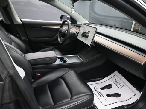 Used 2022 Tesla Model 3 Standard Range image 33
