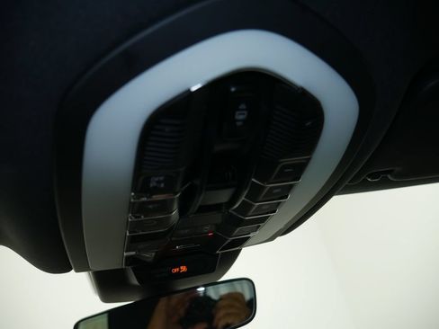 Certified 2023 Porsche Macan S AWD/4WD image 40