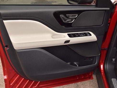 New 2026 Lincoln Aviator AWD image 34