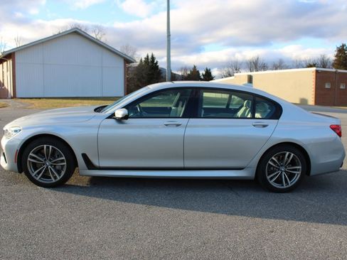 Used 2018 BMW 750i xDrive image 5