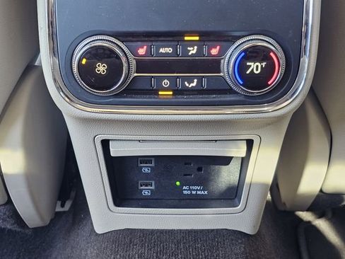 Used 2019 Lincoln Continental Reserve image 18