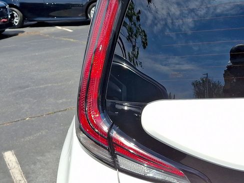 Used 2025 Kia Soul LX w/ LX Technology Package image 8