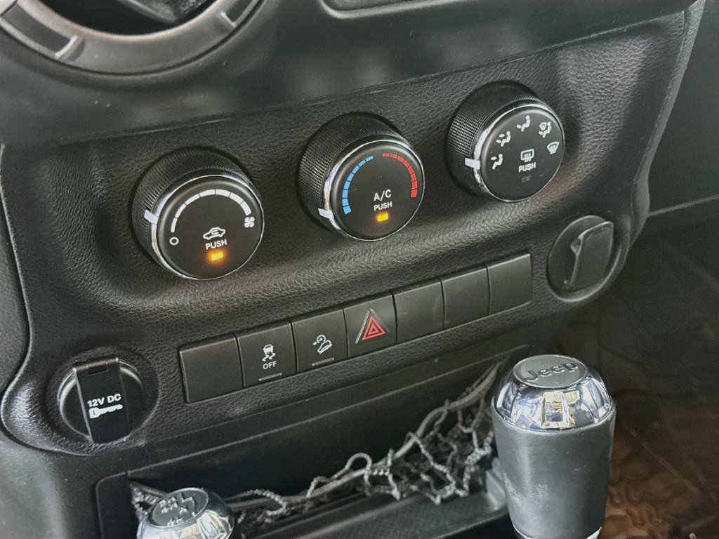 Used 2014 Jeep Wrangler Unlimited Sport AWD/4WD image 15