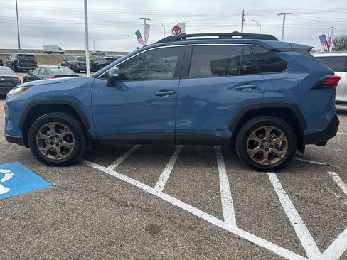 Used 2023 Toyota RAV4 AWD Hybrid image 8
