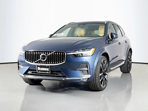 Used 2023 Volvo XC60 B5 Ultimate w/ Protection Package Premier FWD image 3