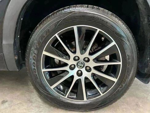 Used 2018 Toyota Highlander SE image 40