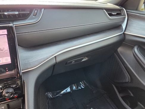 Certified 2025 Jeep Grand Cherokee Limited w/ Black Appearance Package AWD/4WD image 27