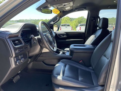 Used 2023 Chevrolet Suburban LT RWD image 4