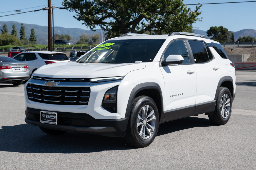 Used 2025 Chevrolet Equinox LT w/ Convenience Package II FWD image 8