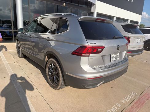 Used 2022 Volkswagen Tiguan SE FWD image 8