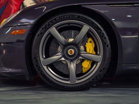 Used 2005 Porsche Carrera GT RWD image 12
