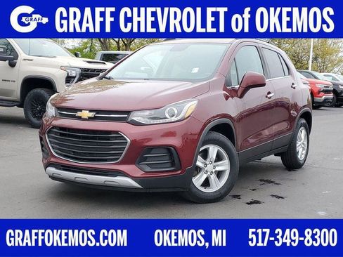 Used 2017 Chevrolet Trax LT w/ LT Convenience Package FWD image 1
