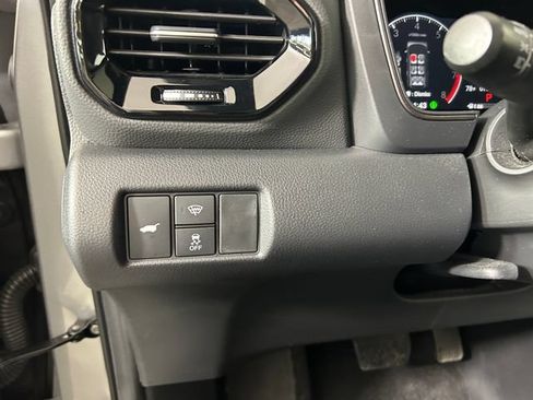 Used 2025 Honda Pilot TrailSport image 19
