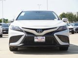 Used 2022 Toyota Camry SE image 3