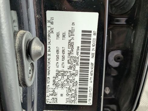 Used 2021 Toyota Tacoma TRD Sport AWD/4WD image 31