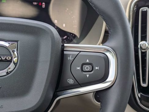 Certified 2024 Volvo XC40 B5 Plus AWD/4WD image 33