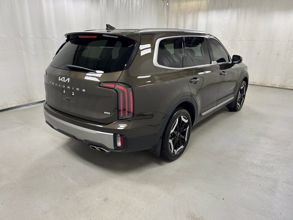 Used 2025 Kia Telluride EX w/ EX Captain's Chair Package AWD/4WD image 4