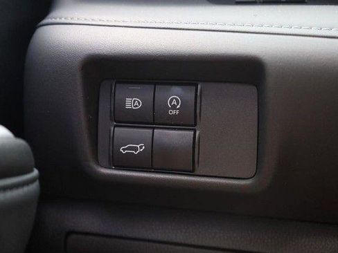 Used 2025 Toyota Highlander LE FWD image 19