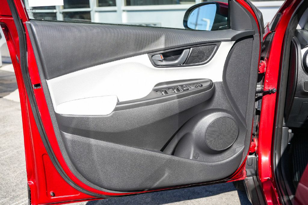 Used 2023 Hyundai Kona SEL AWD/4WD image 21