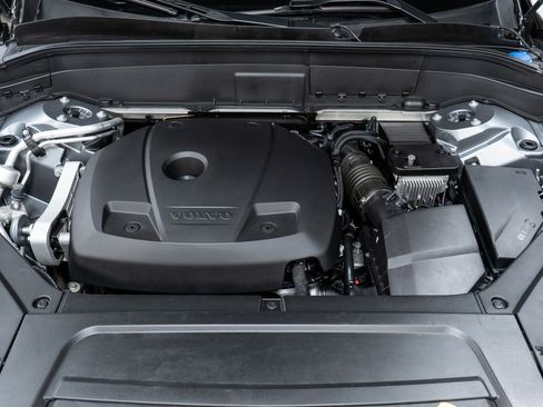 Used 2020 Volvo XC90 T6 Momentum image 9