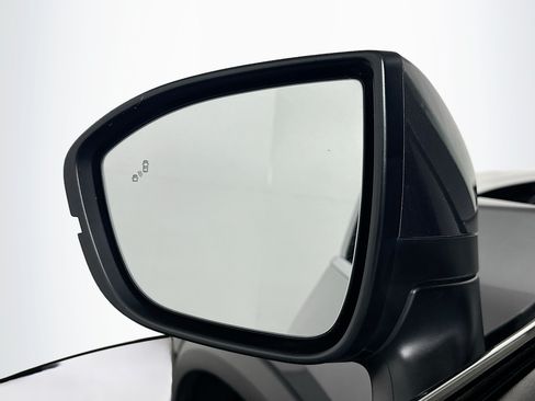 Used 2025 Nissan Pathfinder SV FWD image 16