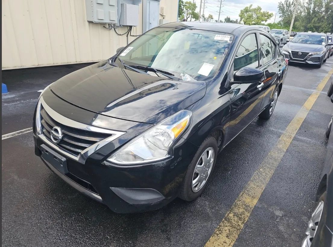 Used 2019 Nissan Versa SV FWD image 1