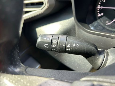 Used 2022 Toyota Tundra SR5 w/ SR5 Convenience Package AWD/4WD image 20