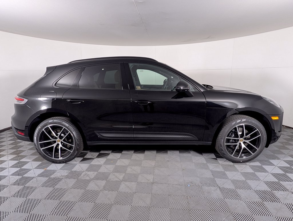 Certified 2026 Porsche Macan AWD/4WD image 8
