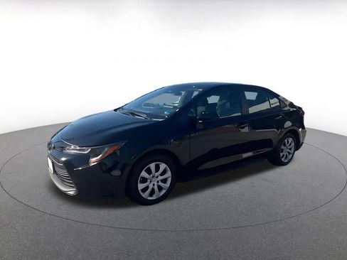Used 2025 Toyota Corolla LE image 8