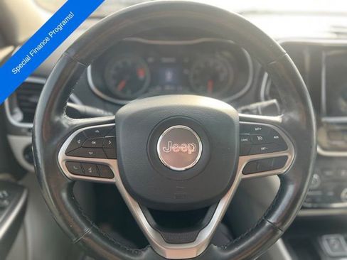 Used 2019 Jeep Cherokee Limited image 12