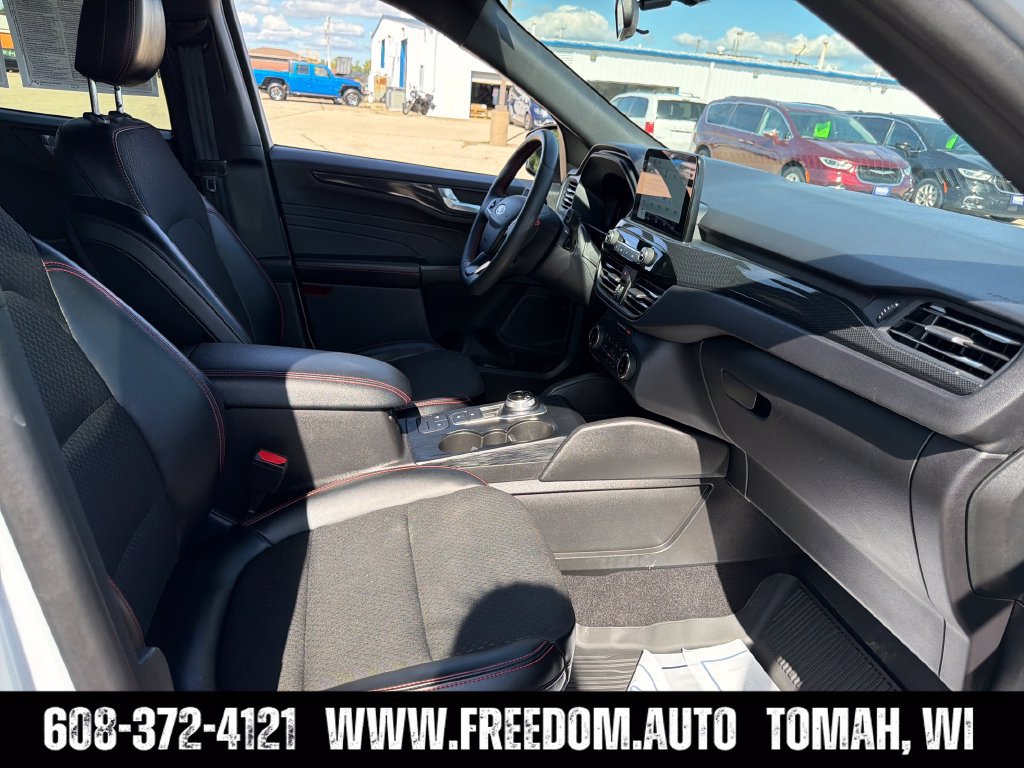Used 2025 Ford Escape ST-Line Select AWD/4WD image 35