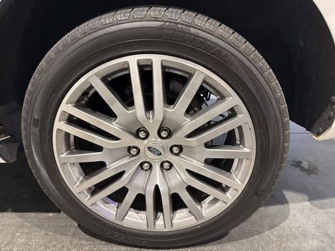 Certified 2024 Ford Expedition Platinum image 10