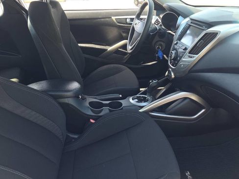 Used 2016 Hyundai Veloster image 10