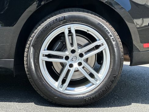 Certified 2025 Porsche Macan AWD/4WD image 30