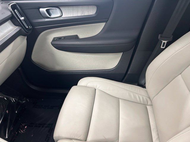 Certified 2023 Volvo XC40 B5 Plus w/ Driver Assist Package AWD/4WD image 16