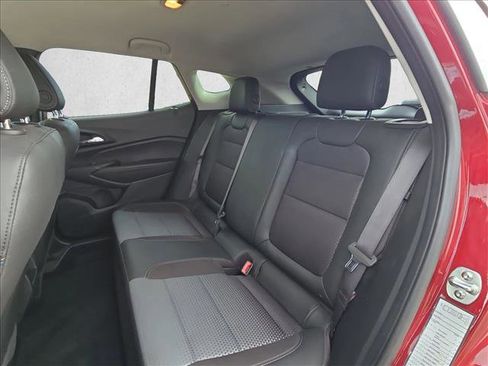 Used 2025 Chevrolet Trax LT w/ LT Convenience Package image 16