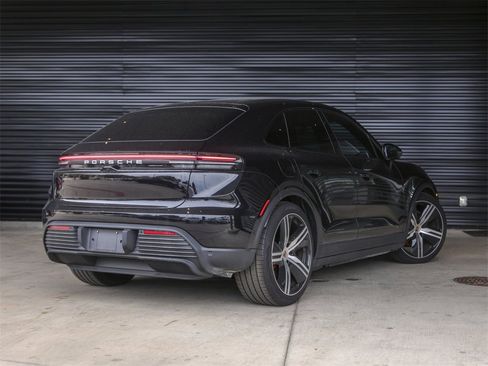 New 2025 Porsche Macan 4S Electric image 7