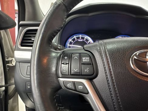 Used 2015 Toyota Highlander Plus AWD/4WD image 12