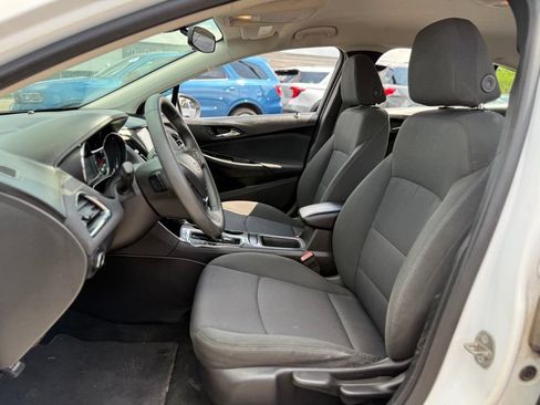 Used 2017 Chevrolet Cruze LT FWD image 10