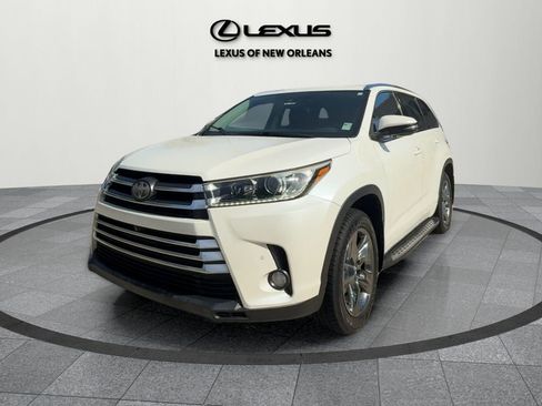 Used 2017 Toyota Highlander Limited Platinum image 3
