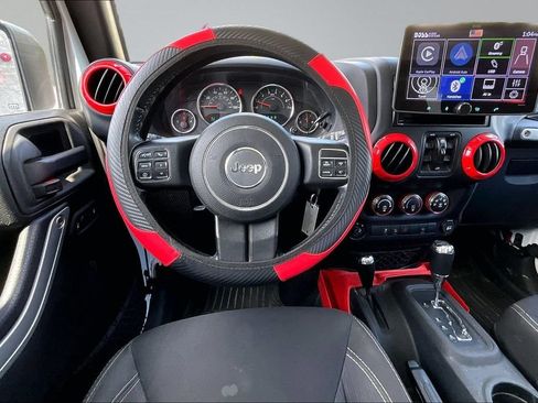 Used 2015 Jeep Wrangler Unlimited Sahara w/ Max Tow Package AWD/4WD image 5