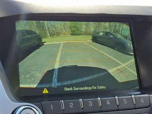 Used 2017 Chevrolet Equinox LT w/ Convenience Package image 18