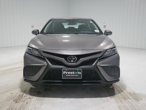 Used 2024 Toyota Camry SE image 2