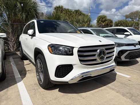 Used 2025 Mercedes-Benz GLS 450 4MATIC image 1