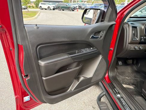Used 2022 GMC Canyon AT4 w/ Driver Alert Package AWD/4WD image 13