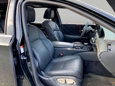 Certified 2022 Lexus LS 500 AWD w/ Interior Upgrade Package image 8